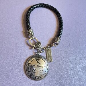 Braided Bracelet stainless steel 
Color: Silver and Black